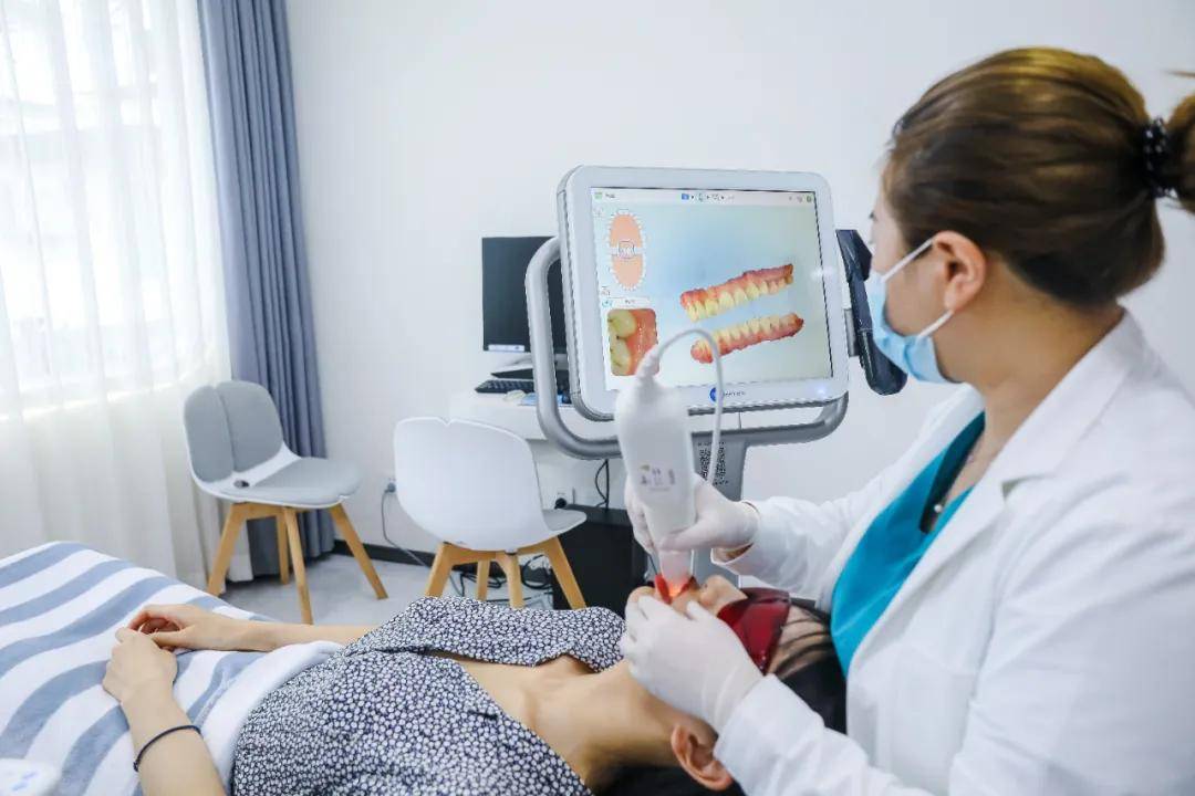 口腔|变美秘密！明星同款牙齿隐形矫正，隐适美暑期半价福利！