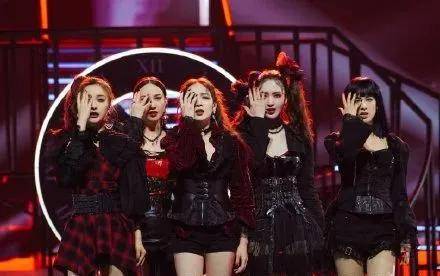 张萌|原创黄晓明状态不佳？被宁静强搂跳舞，慌到手不知放哪，还一脸嫌弃？