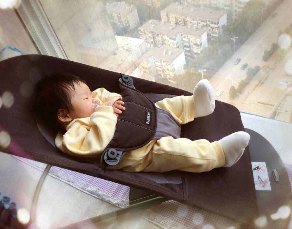 宝宝几个月会自己从床上下来 5a9d0f43c1024f8db2274239d4323a8c.jpeg