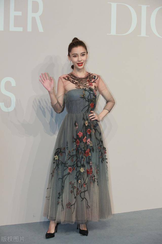 赵丽颖|同场比美不输景甜，比“老对手”baby惊喜，赵丽颖到底哪里变了？