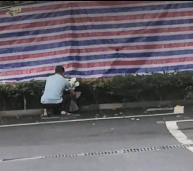 许某某处理遗体前曾支开小女儿,大女儿曾质疑过许某某