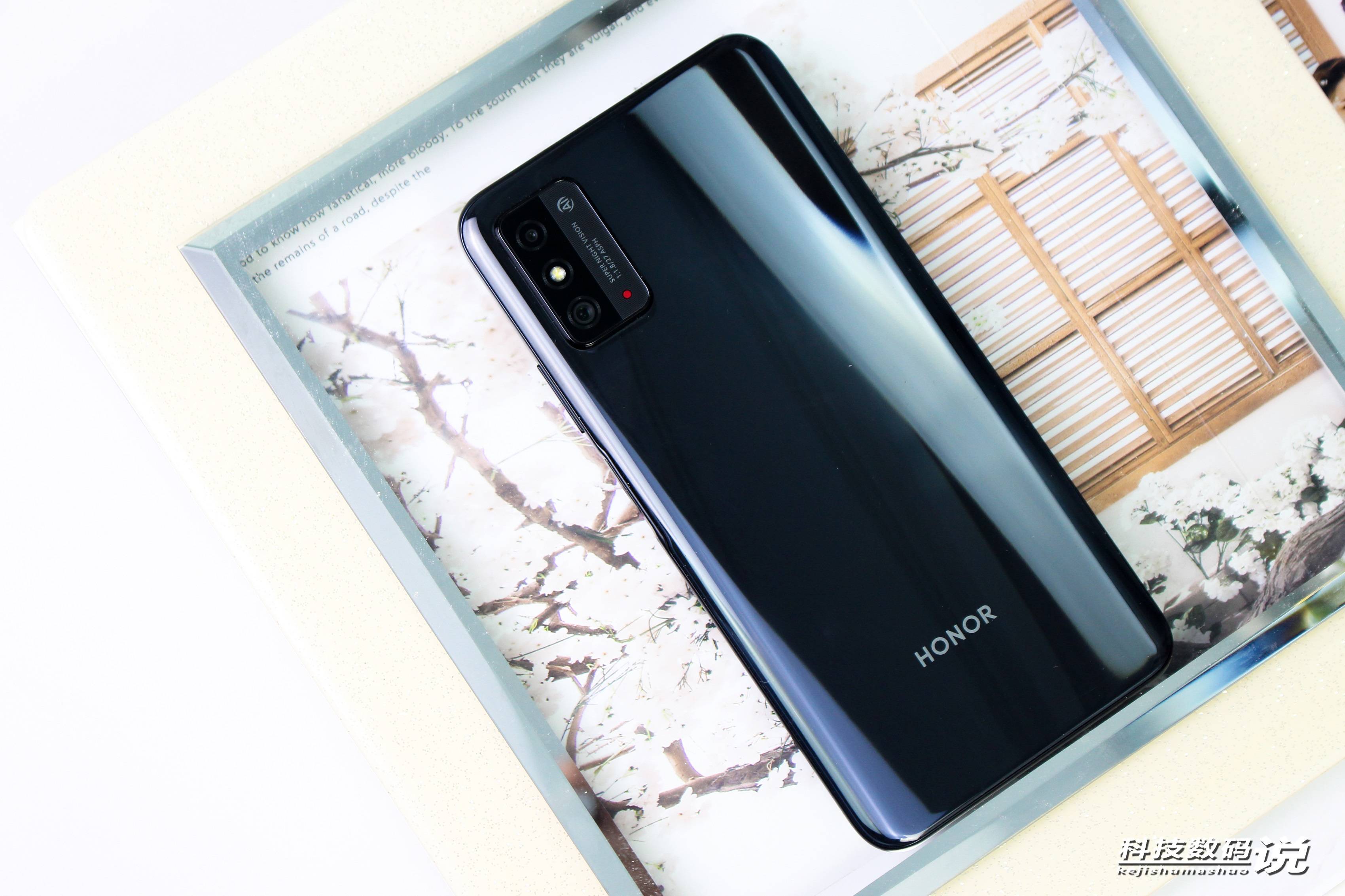 测评盘点|远不止大屏，5G时代下影音新选择！荣耀X10 MAX开启智慧大屏体验