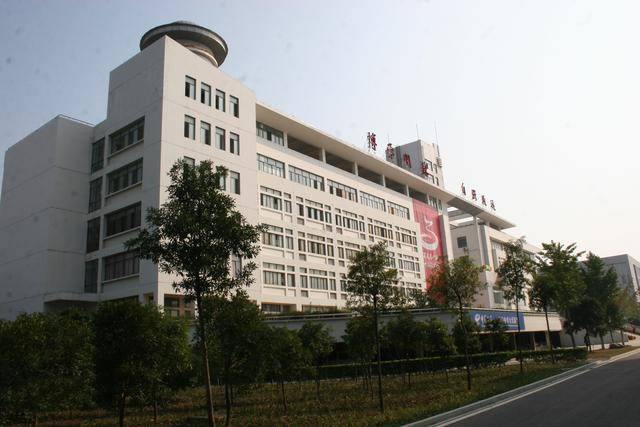 武汉城市学院教学楼图片