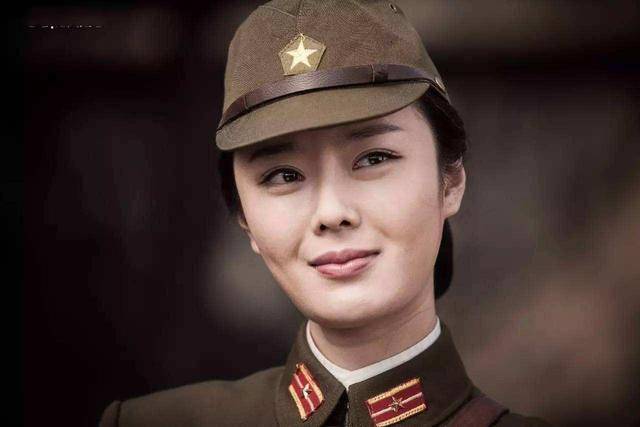 原创木匠家庭走出的美女特务,破获日军情报,成为军统局唯一女少将!