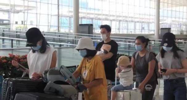 曝何猷启已离婚数月,齐娇带2女离港,三太早下手女方恐难分家产