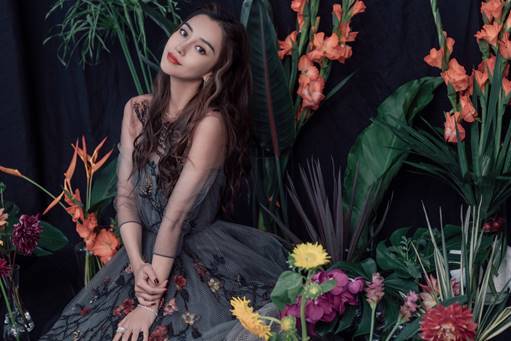 迪奥|迪奥又坑赵丽颖？深夜改文案珠宝顶级变高级，只为维护杨颖？