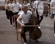爆笑gif:小伙子,我觉得你应该配一个助理