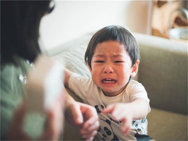 原创若孩子开始乱发脾气，爸妈多说这“3句话”，娃更容易养成好性格