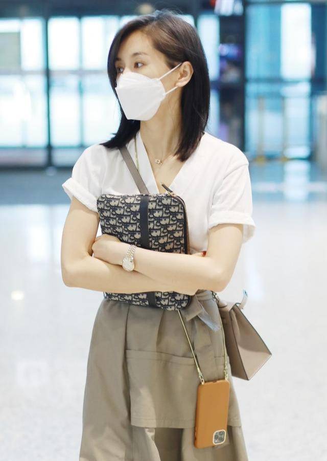 调配|王子文防拍出新招，温柔搭配很随性，一看就是知性女人