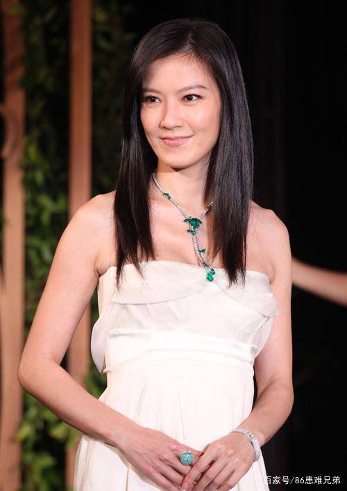 富豪|原创她是王晶的另一张王牌,从3级女王到富豪杀手,今44岁仍美如少女