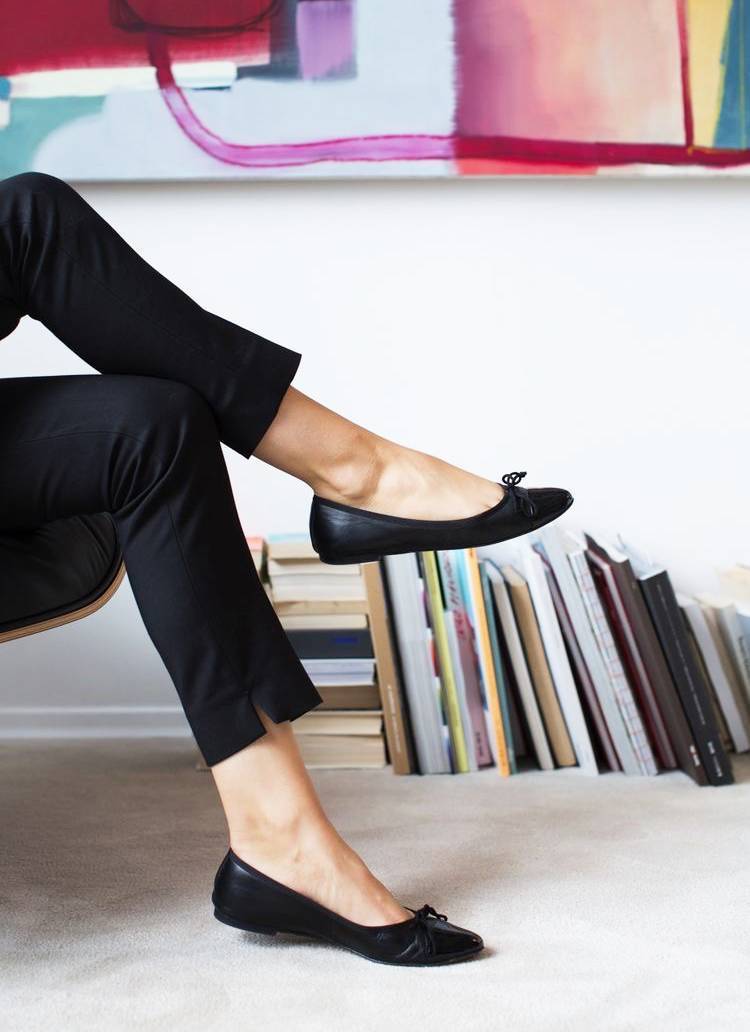 芭蕾|这双平底鞋流行了半个多世纪，让赫本美成经典，杨幂穿出时髦俏皮