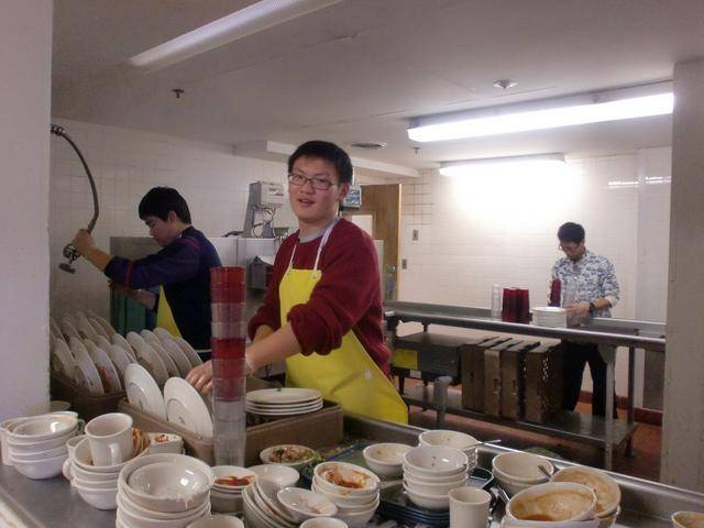 欧洲|百万华人在欧洲，为何宁可刷盘子也不愿回国？华侨：舒服，不舍得