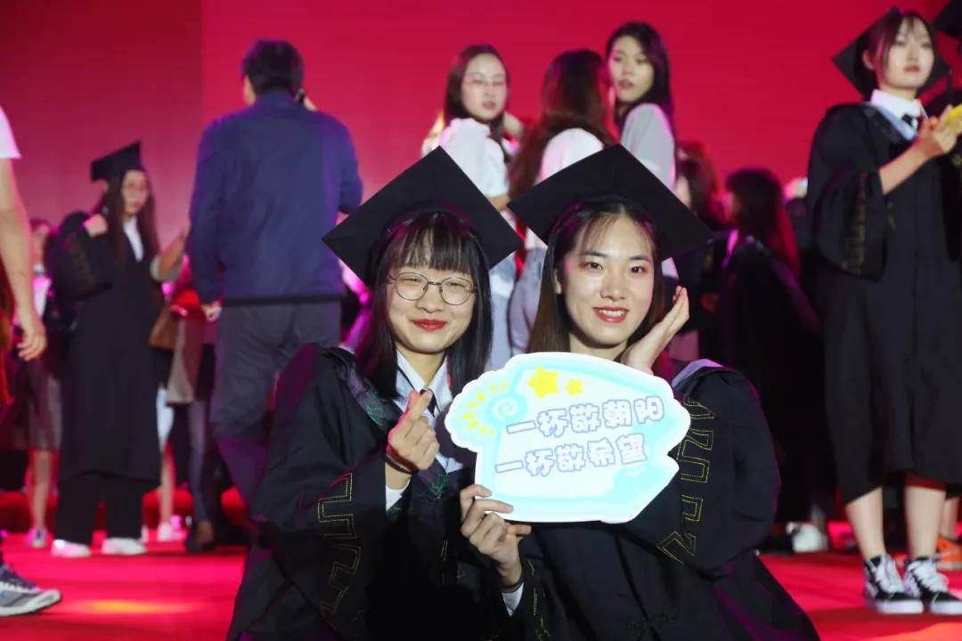 学子|相信未来 乘风破浪：西安培华学院举行2020届毕业典礼暨学位授予仪式