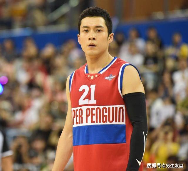 寸头|男生别再沉迷“寸头”发型了，今年夏天剪这4款发型，是真的帅