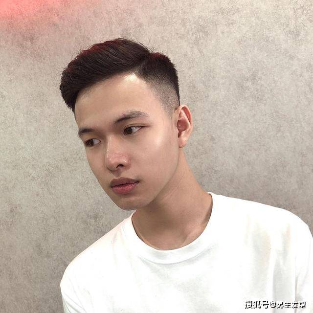 寸头|男生别再沉迷“寸头”发型了，今年夏天剪这4款发型，是真的帅