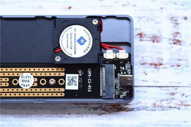 电源|10Gb/s速率，加一个小风扇，自制一个持续低温的移动硬盘