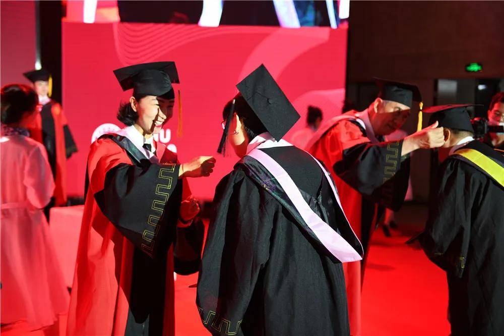 学子|相信未来 乘风破浪：西安培华学院举行2020届毕业典礼暨学位授予仪式