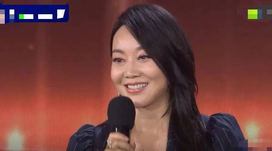 央视镜头下的女星:65岁奚美娟同框张萌丝毫不输