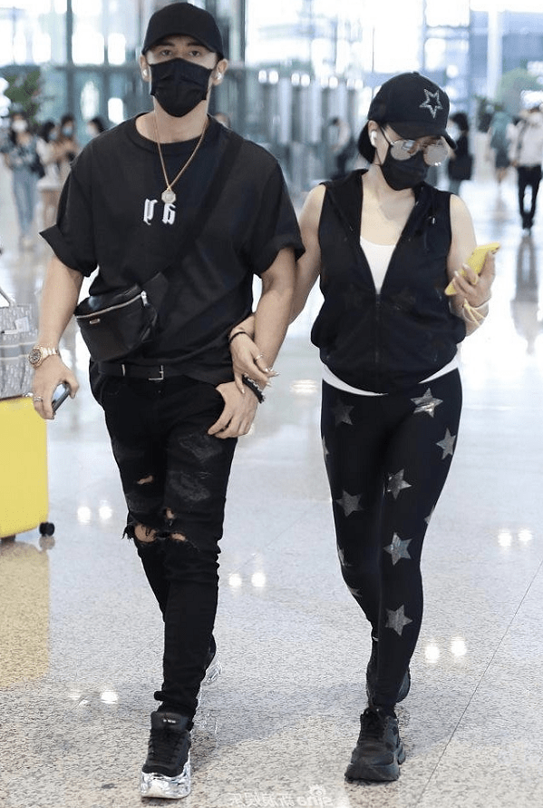 身材|钟丽缇一点不自重？又穿“无痕裤”秀身材，生图下一脸黝黑好显老