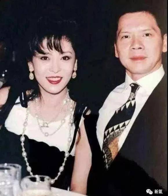 向太|向太邓文迪是亲姐妹吗？？身价百亿的豪门阔太们，竟然都长同一张脸...