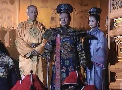在这之后,孝庄太后又时常陪伴康熙左右,对其进行耐心的开导与辅助