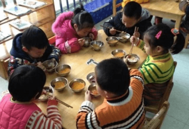 招聘做饭阿姨_个人家庭招聘中午做饭阿姨怎么样(3)