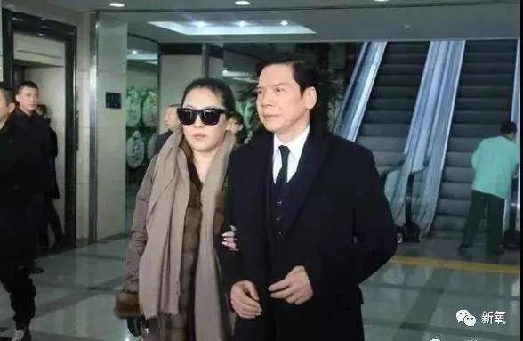 向太|向太邓文迪是亲姐妹吗？？身价百亿的豪门阔太们，竟然都长同一张脸...