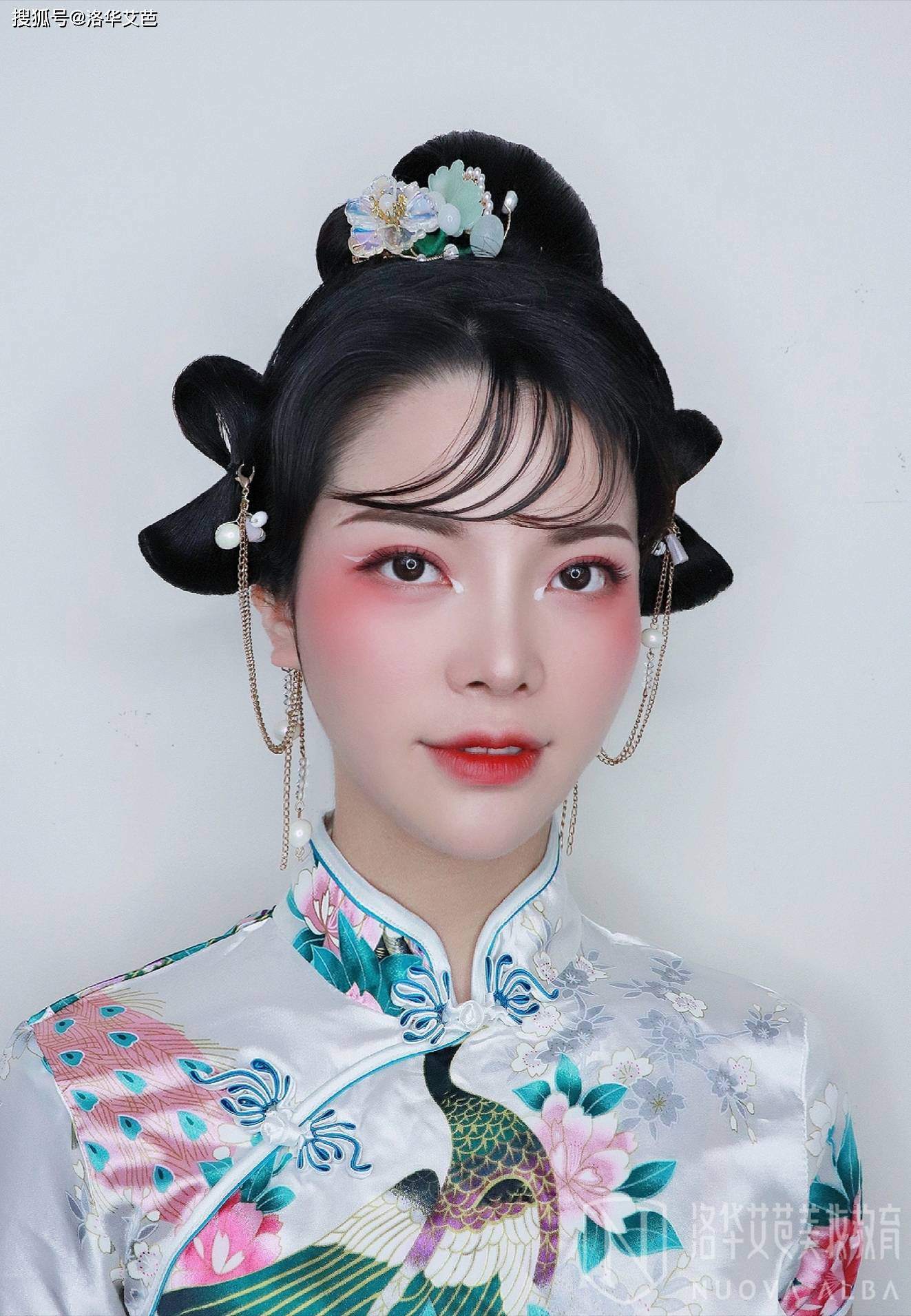 怎样选择适合自己的妆容风格 5e62e72966524a07b865b81019257a9a.jpeg