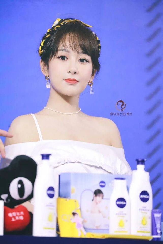 都怪|杨紫又胖了？穿一字肩白色连衣裙“虎背熊腰”，网友：都怪造型师