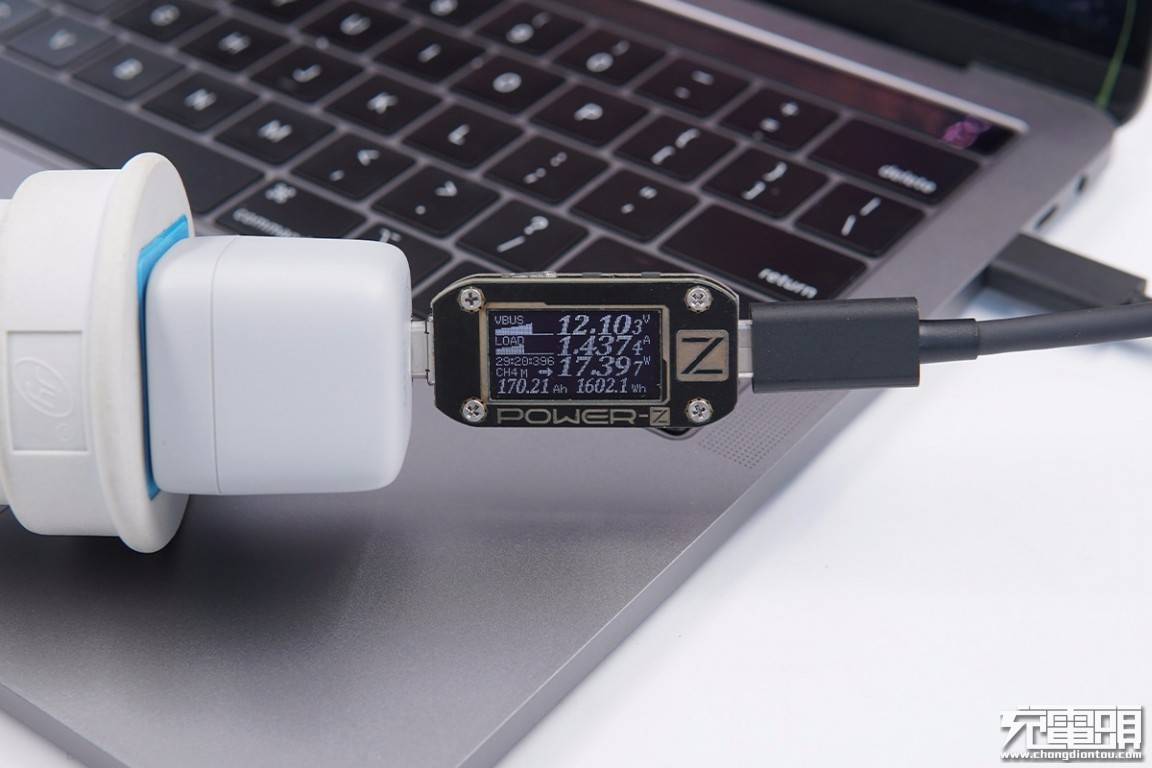 测评盘点|什么是小冰块？UIBI柚比 18W PD充电器评测