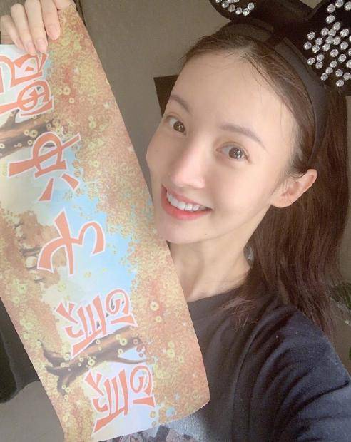 全员|原创金晨送玫瑰被赞铁汉也柔情，护肤品浪姐全员人手一套，一车不够装