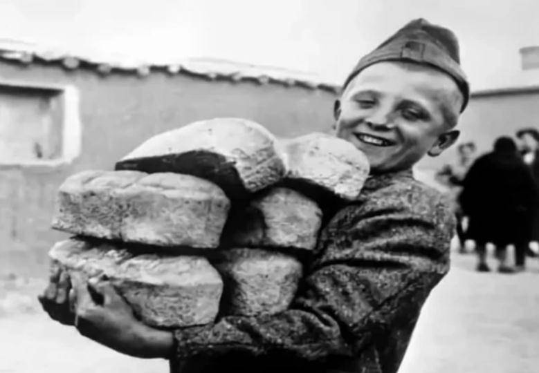 原创二战苏联的黑面包为啥要掺木屑?拯救40万生命,还能用来杀敌