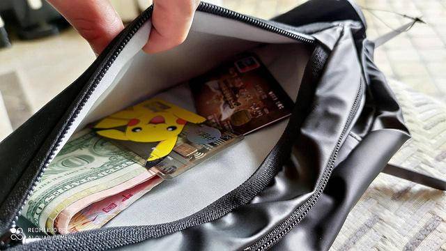 运动|小米多功能运动休闲胸包，这是一款能告别到处翻找物品的烦恼包包