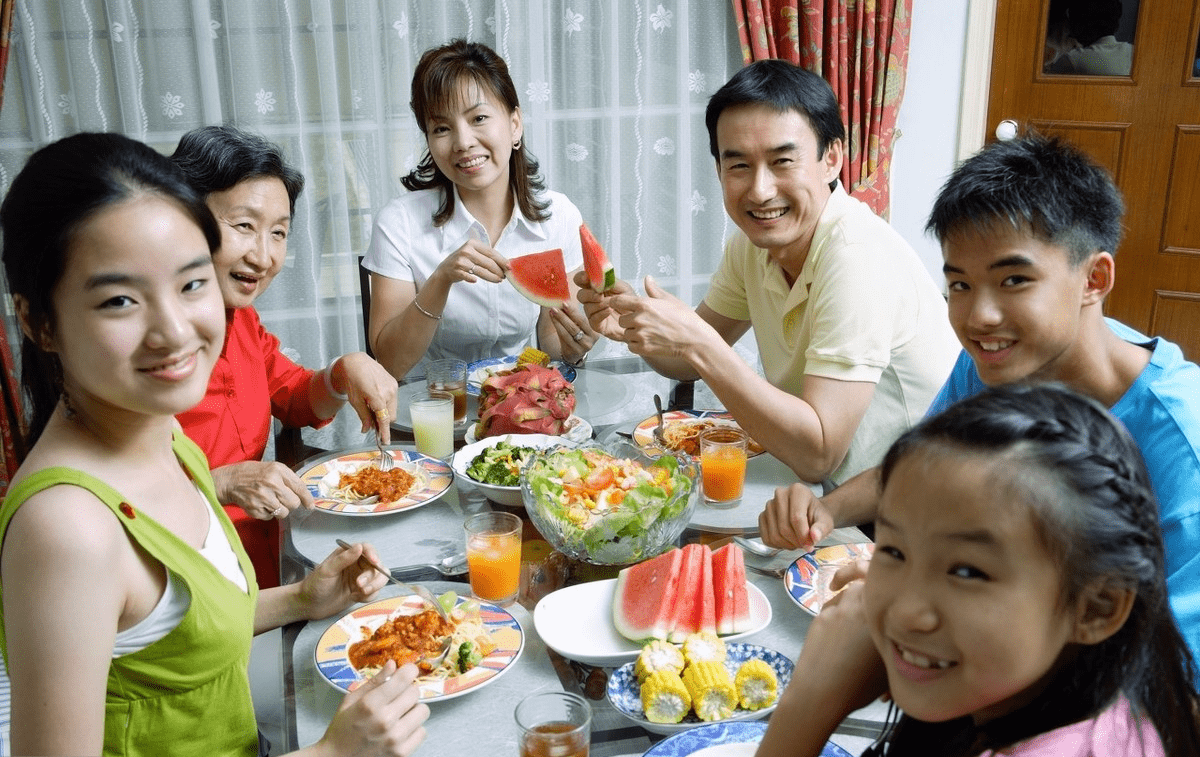 孩子|身高大多都不超过一米六，有希望扭转吗？女孩初潮早于这一年龄