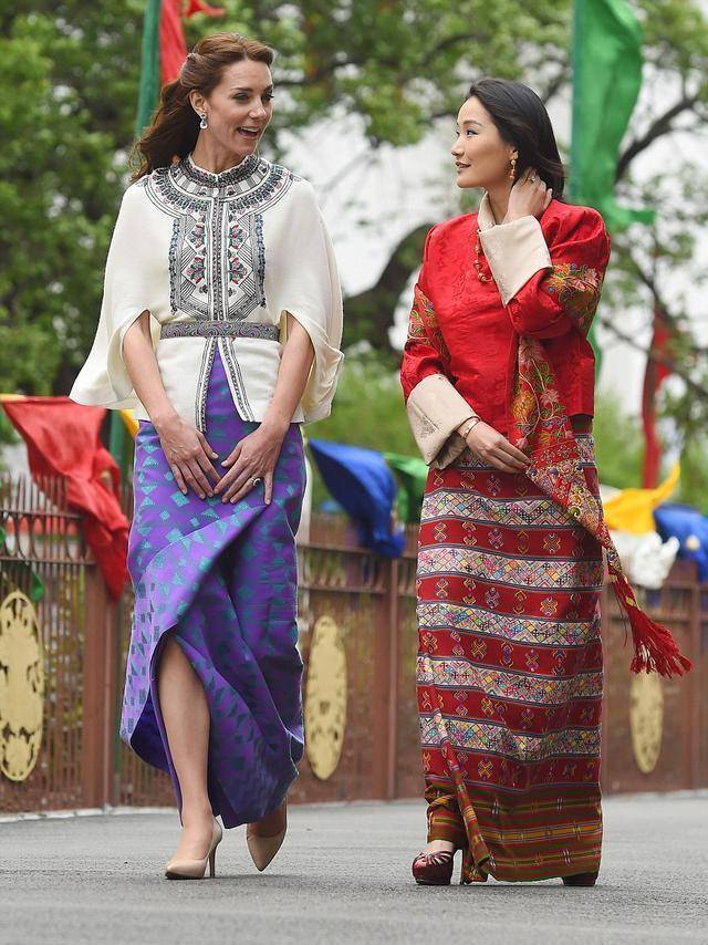 斗篷|不丹最美公主遇到凯特输惨！凯特穿斗篷裙，气场稳赢不丹雪域王后