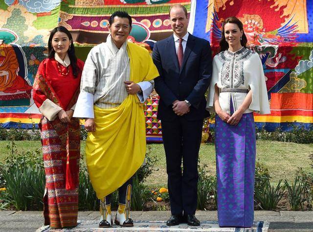 斗篷|不丹最美公主遇到凯特输惨！凯特穿斗篷裙，气场稳赢不丹雪域王后