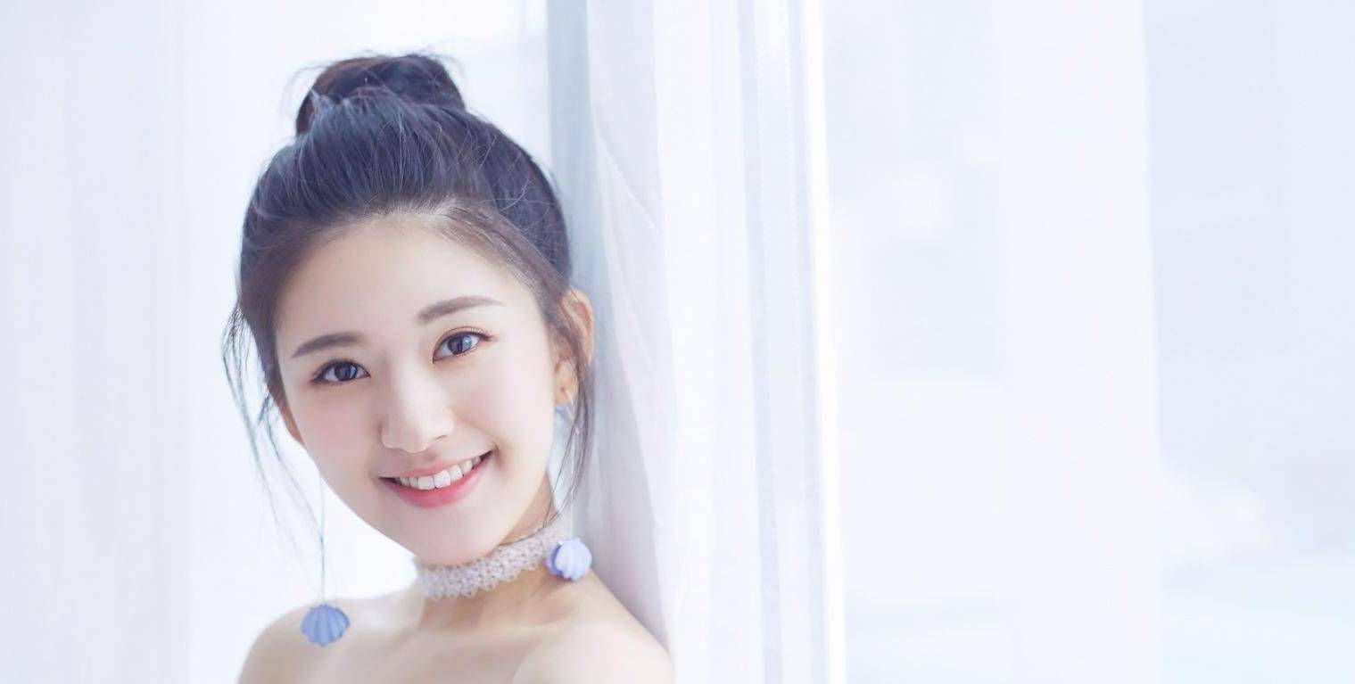 原创赵露思新剧定妆海报发布,现代造型甜美可爱,看到女二后追定了