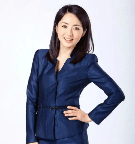 近照|央视主播杨丹近照，47岁气质依旧，主持天气预报24年容颜未改