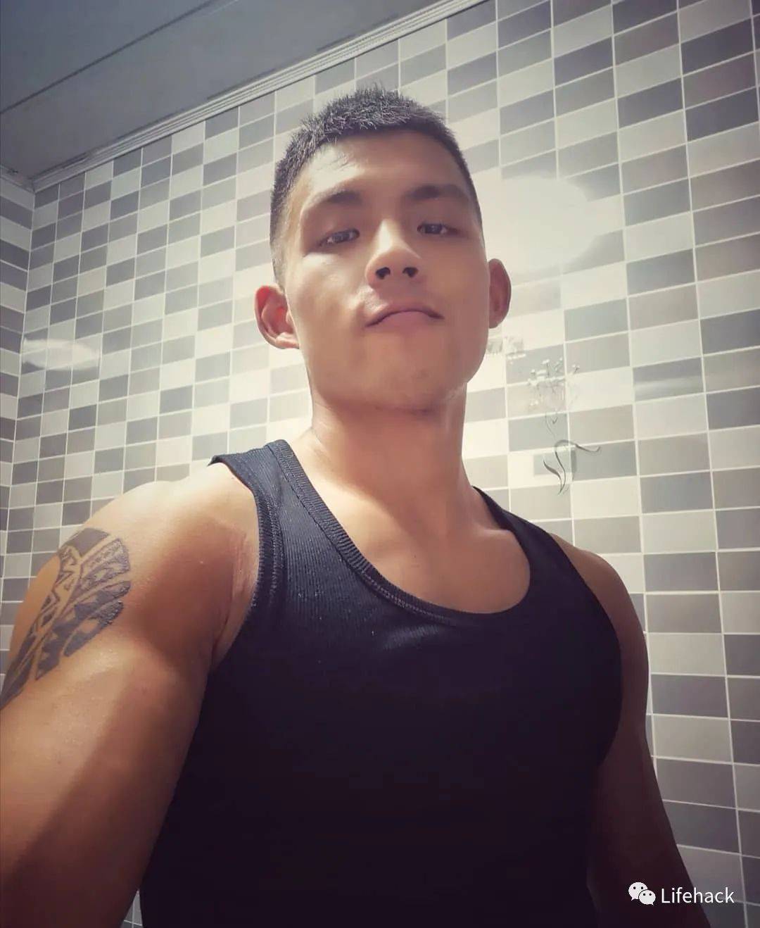 小哥|上海漫展筋肉男引发舔屏,这肉体太野了
