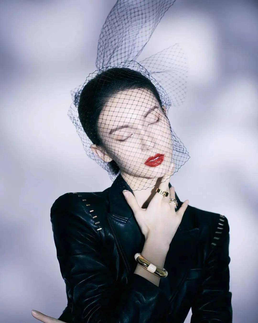 小白花|争了30年的小白花，少女幂看到踏上姐系妩媚线的唐嫣，坐得住吗？