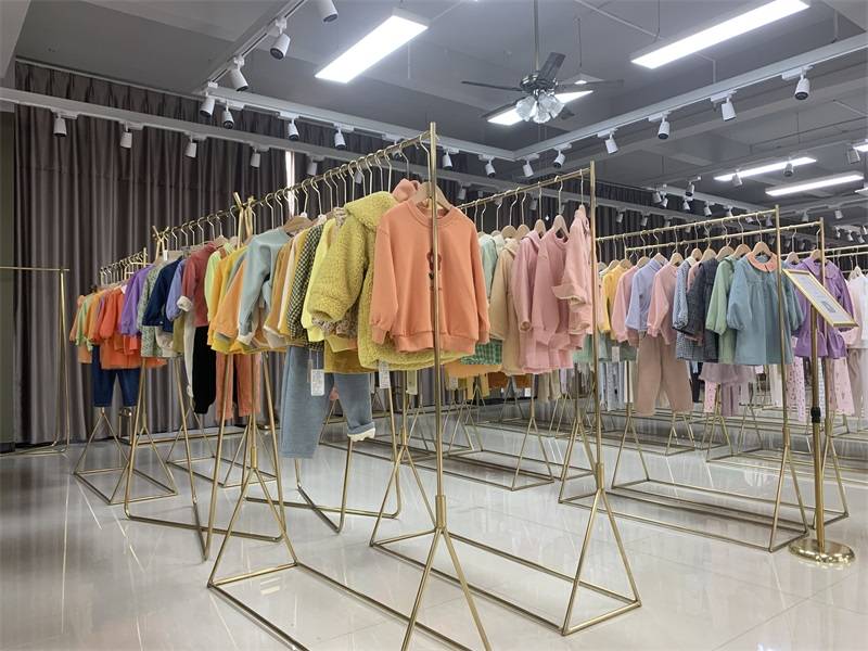 品质好的童装店铺 daff61571d09481e8562612801de0e54.jpeg
