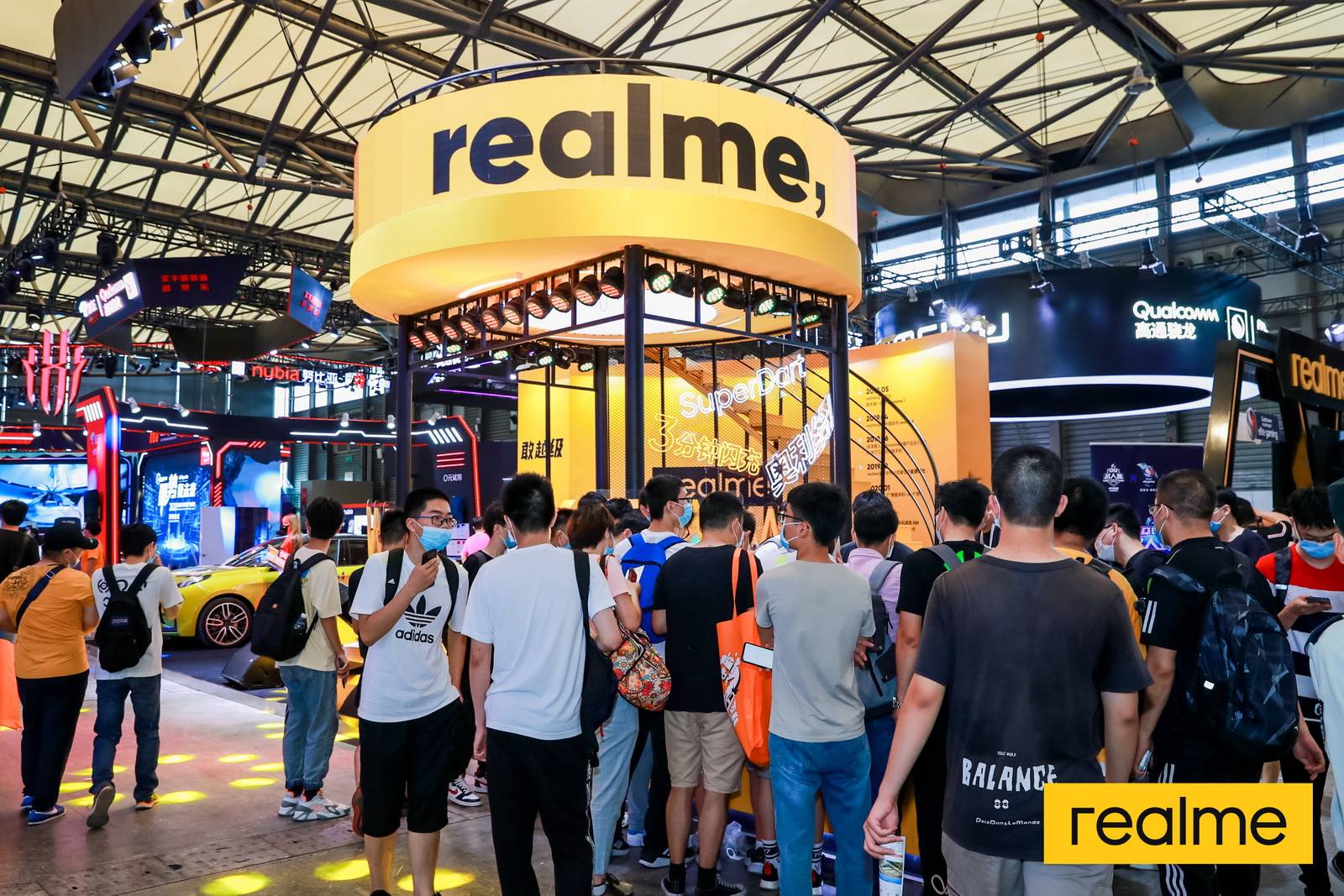 《realme最潮展厅引爆ChinaJoy 智慧闪充让5G畅玩不断电》