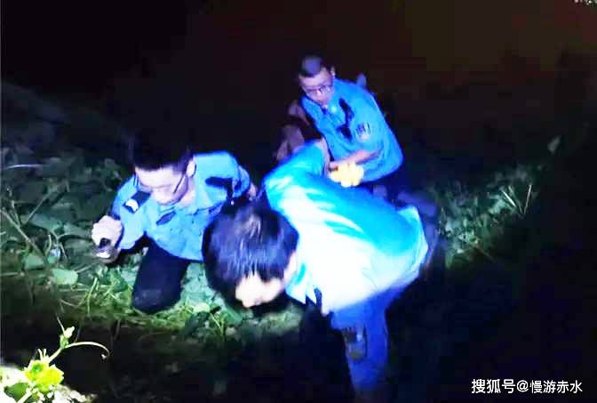 女子酒后与丈夫吵架跳赤水河轻生,人们费很大