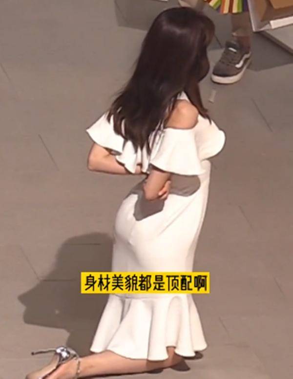 网友|迪丽热巴在时尚圈风生水起，拍广告间隙被网友拍到完美好身材，网友：太漂亮