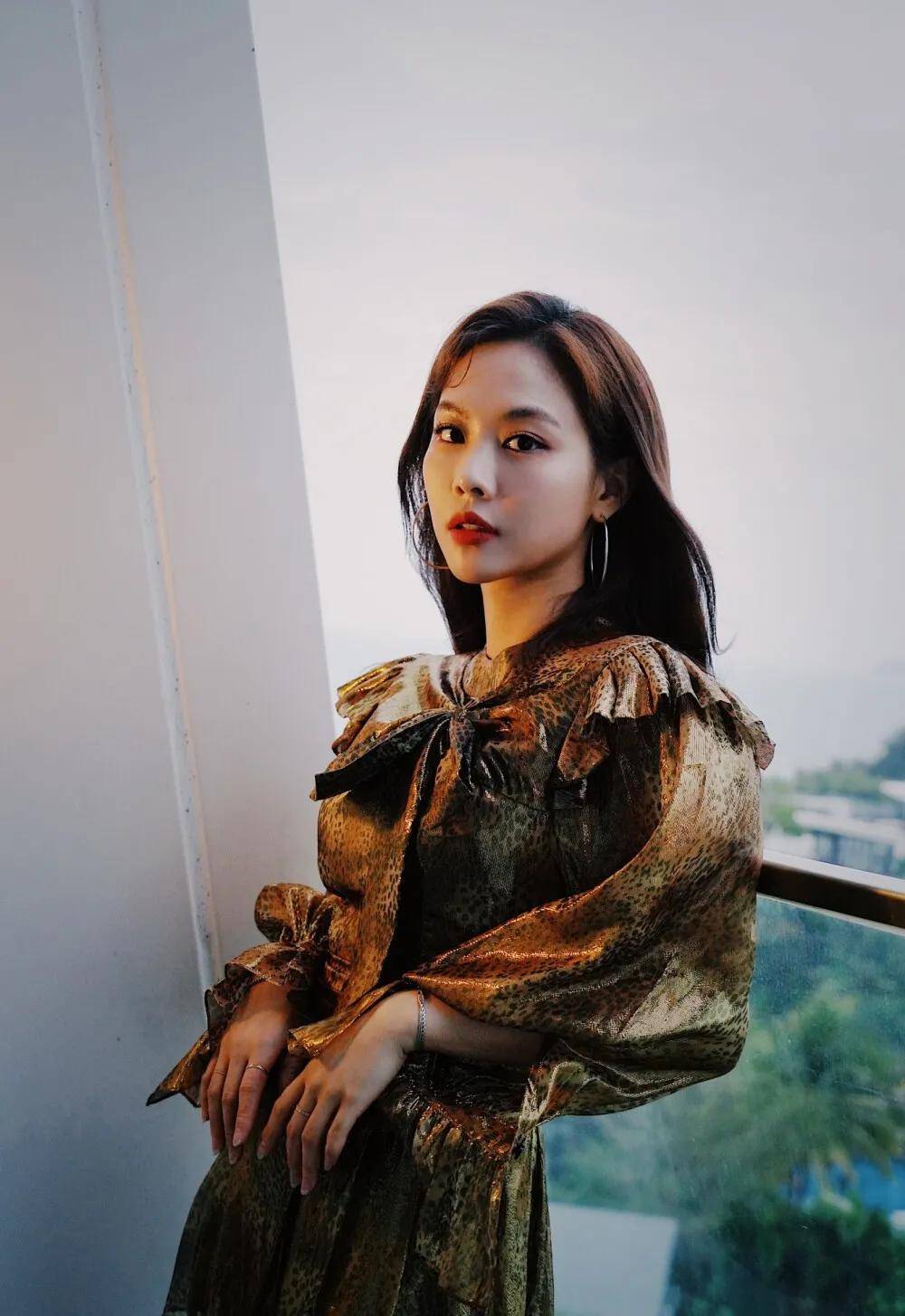 五官|舞台王者王霏霏终于赢了一回皇族万茜！滤镜终究敌不过实力啊...