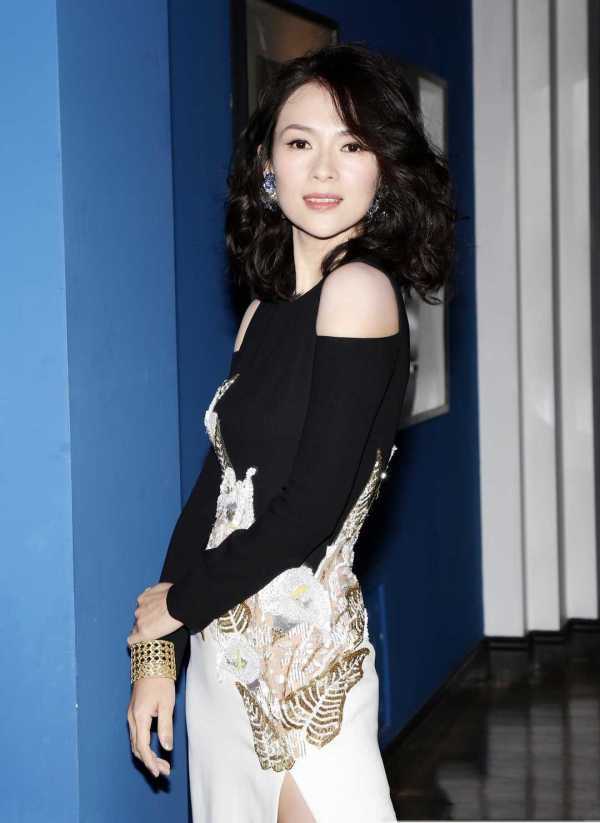 效果|章子怡这次真“大胆”,穿透视装配波点半身裙,蕾丝兔耳妩媚减龄