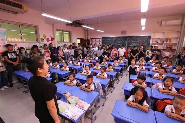 东方双语学校丨深情告白保定东方双语学校,陪你,把母校从a读到z