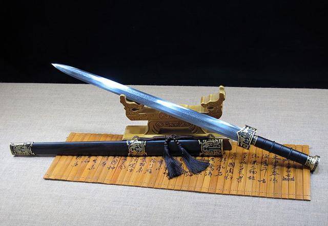 又名辘轳剑,背手剑是在兵马俑二号坑里发现的.