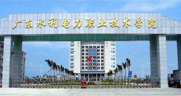 原创已被大专学校录取，该不该回去复读