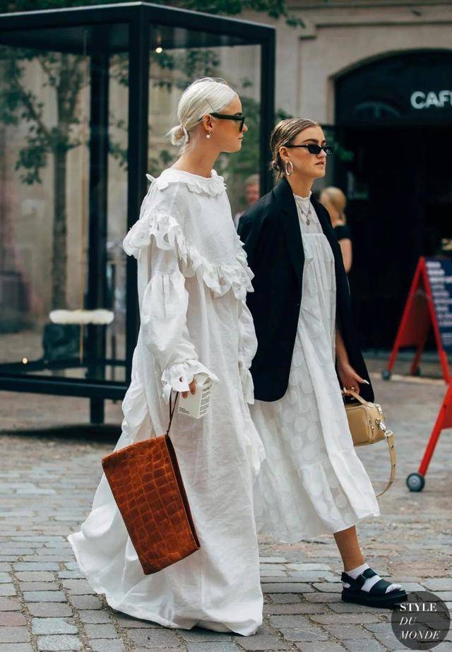 凉鞋|“丑”凉鞋大翻身，刘雯都不离脚，原来你这么好看